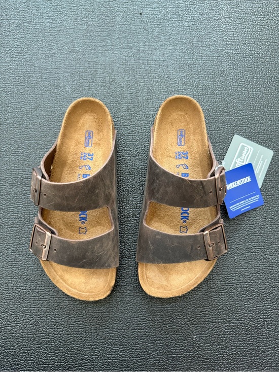 Birkenstock Shoes - Birkenstock. Arizona Sandal. Soft Footbed. Habana Oiled Leather.